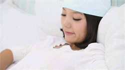 广州急找代妈费用，新生儿感冒的早期症状是什么