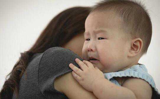 广州代怀生孩子男孩，宝宝为什么会出现睡醒就哭的现象呢？